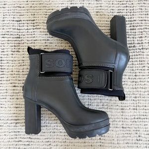 Sorel Medina III High Chunky Heel Black Rain Boot Size 6